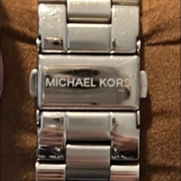 Michael Kors Watch - Picture 4 of 7